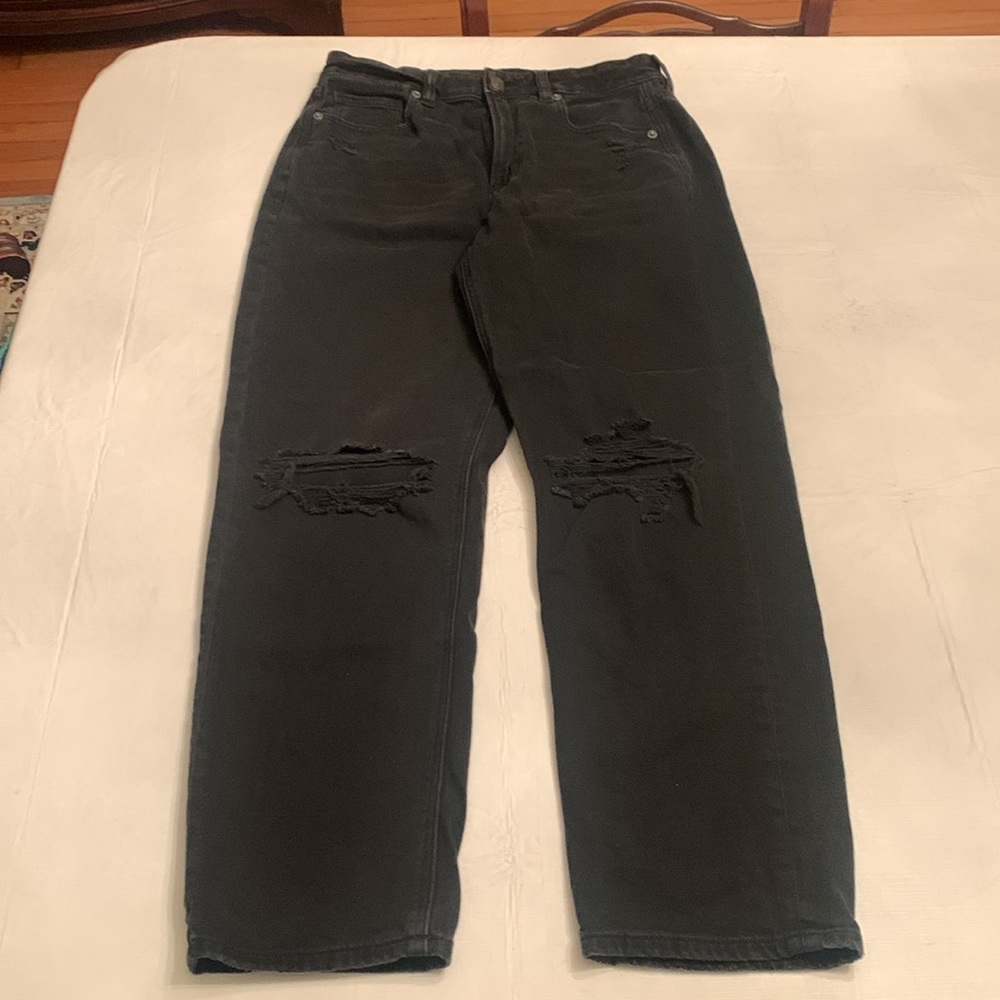 American Eagle Size Mom Straight Jean. Size 8 - Picture 6 of 10